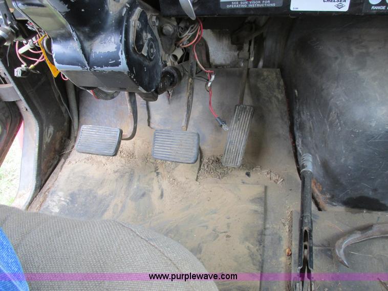 image for item A8535 1990 International 4700 boom truck