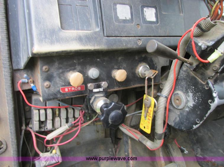 image for item A8535 1990 International 4700 boom truck