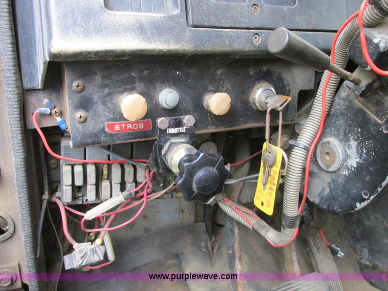 image for item A8535 1990 International 4700 boom truck