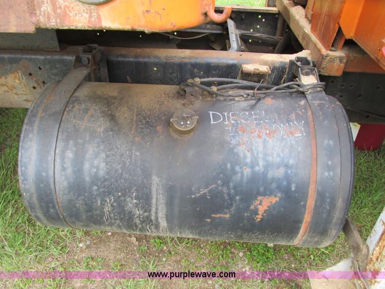 image for item A8535 1990 International 4700 boom truck