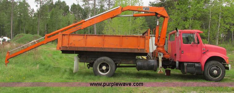 image for item A8535 1990 International 4700 boom truck