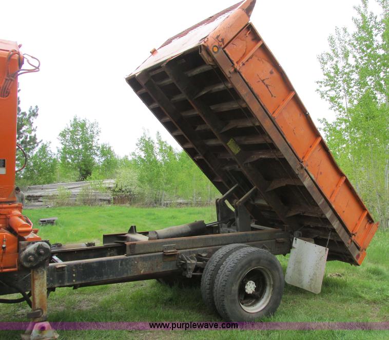 image for item A8535 1990 International 4700 boom truck