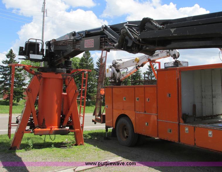 image for item A8571 IMT hydraulic articulated boom