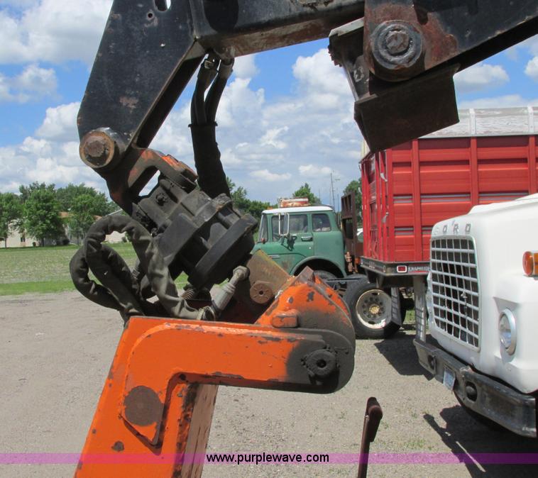 image for item A8571 IMT hydraulic articulated boom