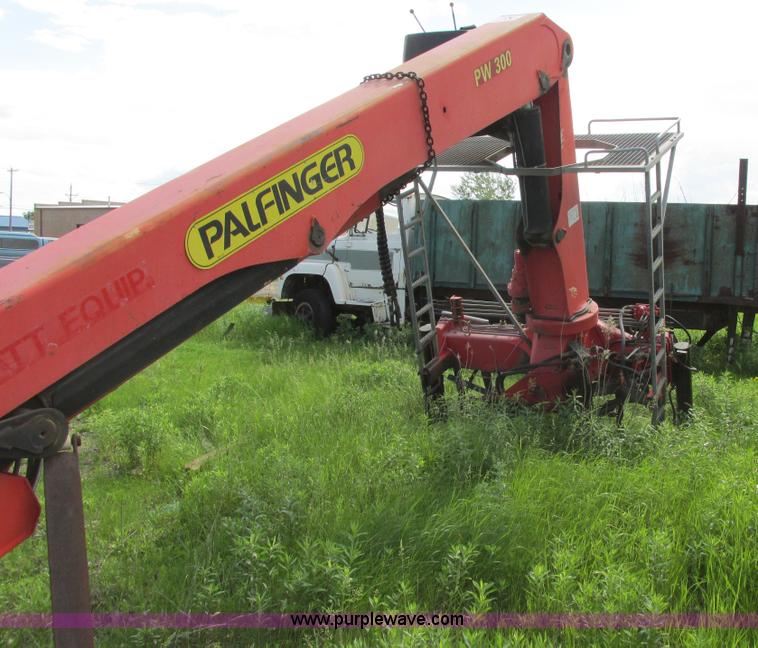 image for item A8572 1998 Palfinger PW300 hydraulic articulated boom