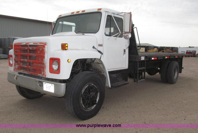 image for item B5494 1988 International 1754 flatbed truck