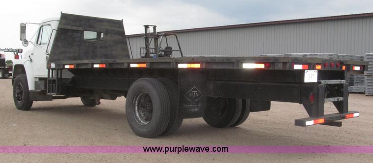 image for item B5494 1988 International 1754 flatbed truck