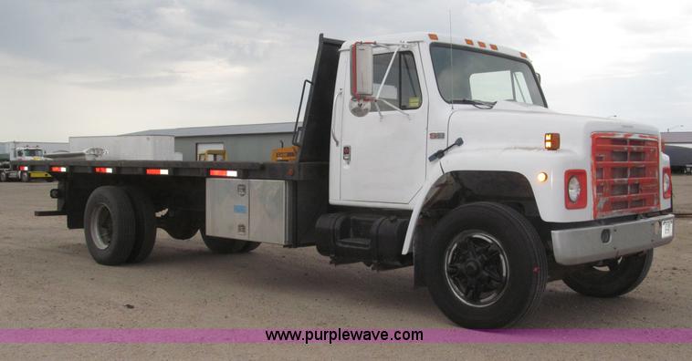 image for item B5494 1988 International 1754 flatbed truck