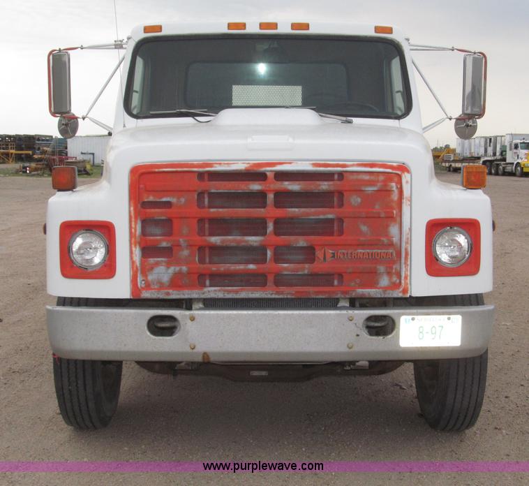 image for item B5494 1988 International 1754 flatbed truck