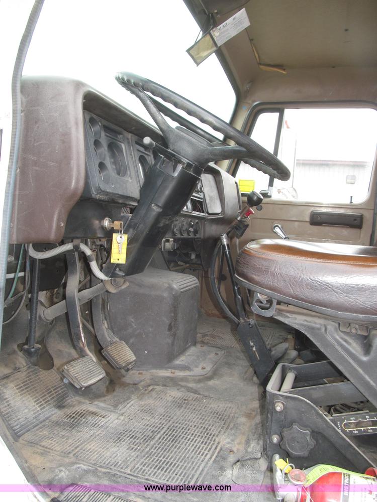 image for item B5494 1988 International 1754 flatbed truck