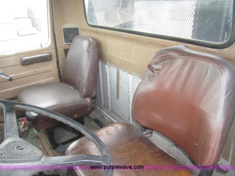 image for item B5494 1988 International 1754 flatbed truck