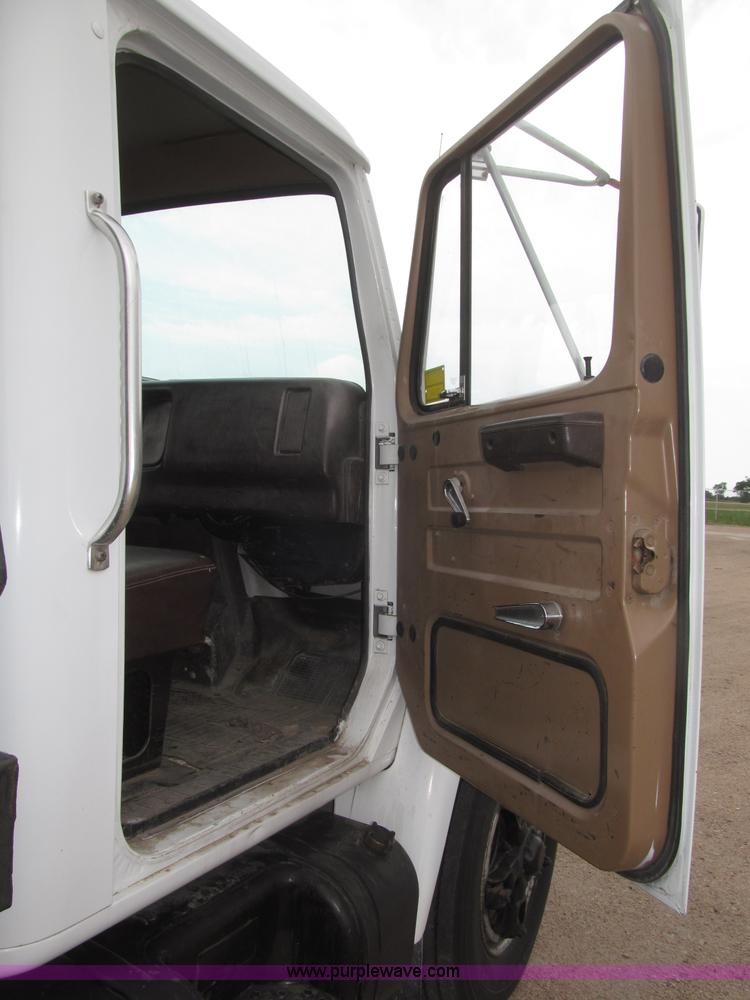 image for item B5494 1988 International 1754 flatbed truck