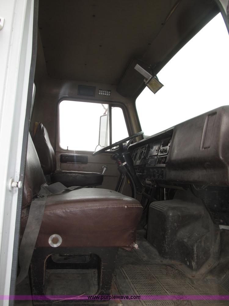 image for item B5494 1988 International 1754 flatbed truck