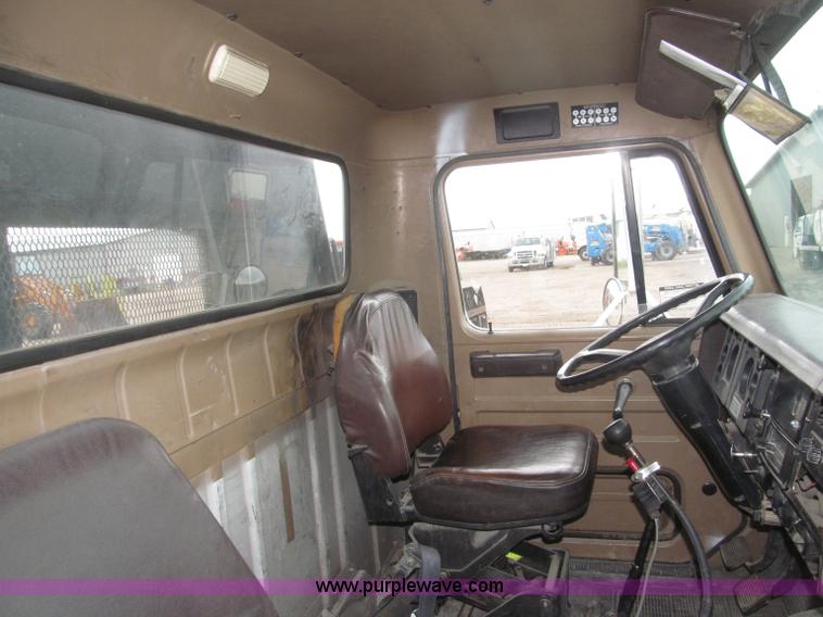 image for item B5494 1988 International 1754 flatbed truck