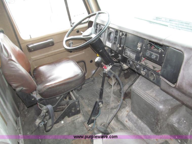 image for item B5494 1988 International 1754 flatbed truck