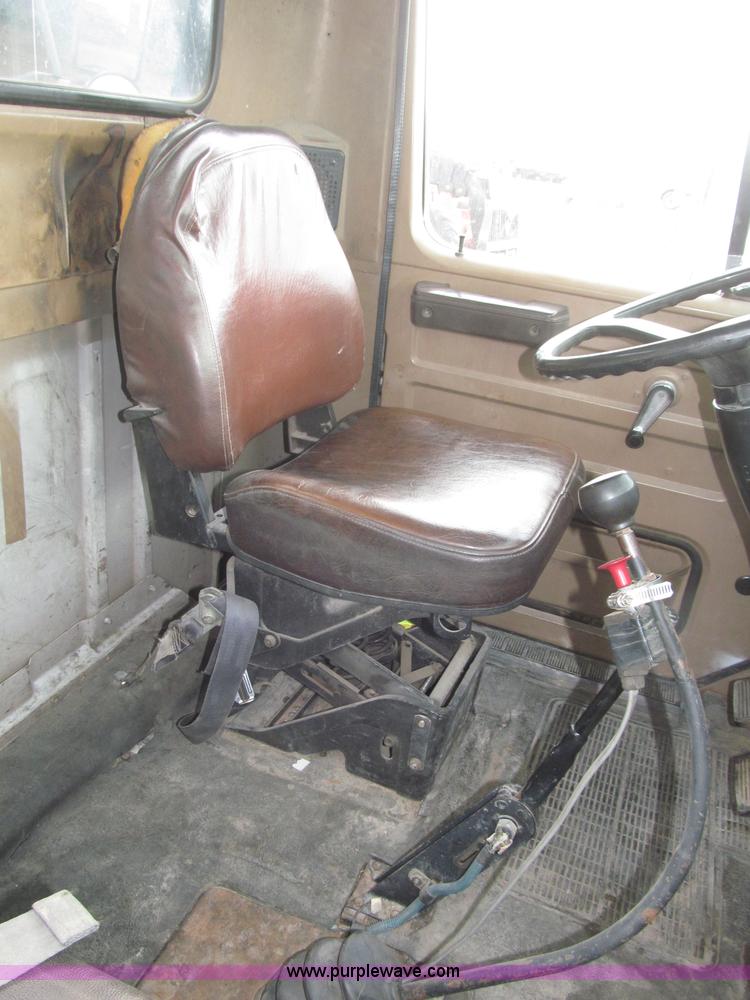 image for item B5494 1988 International 1754 flatbed truck