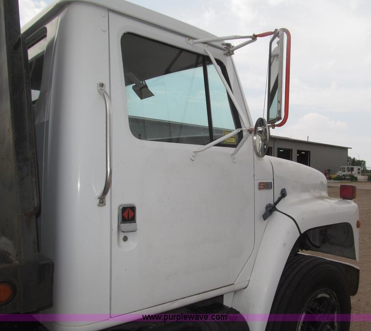 image for item B5494 1988 International 1754 flatbed truck