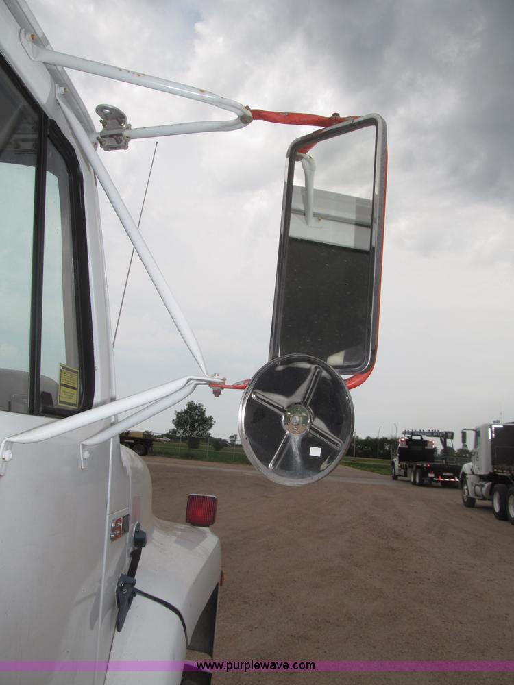 image for item B5494 1988 International 1754 flatbed truck