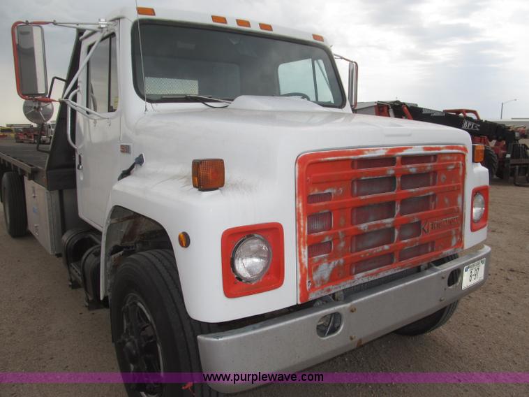 image for item B5494 1988 International 1754 flatbed truck
