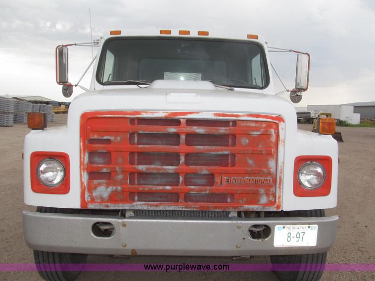 image for item B5494 1988 International 1754 flatbed truck