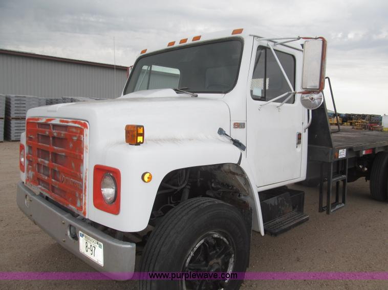 image for item B5494 1988 International 1754 flatbed truck