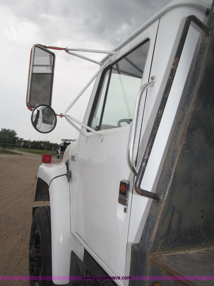 image for item B5494 1988 International 1754 flatbed truck