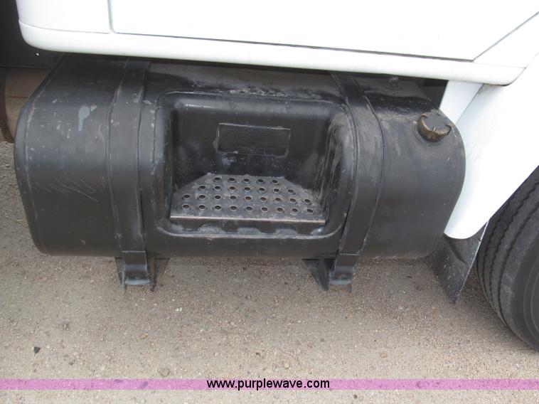 image for item B5494 1988 International 1754 flatbed truck