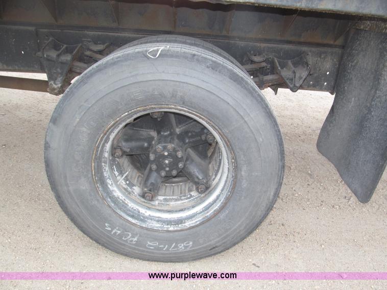 image for item B5494 1988 International 1754 flatbed truck