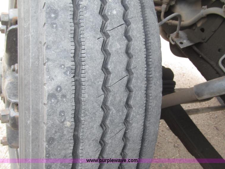 image for item B5494 1988 International 1754 flatbed truck