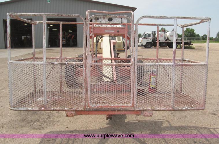 image for item B5498 1999 JLG 40H telescoping boom lift