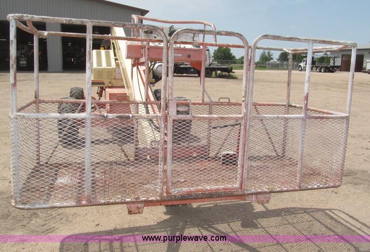 image for item B5498 1999 JLG 40H telescoping boom lift