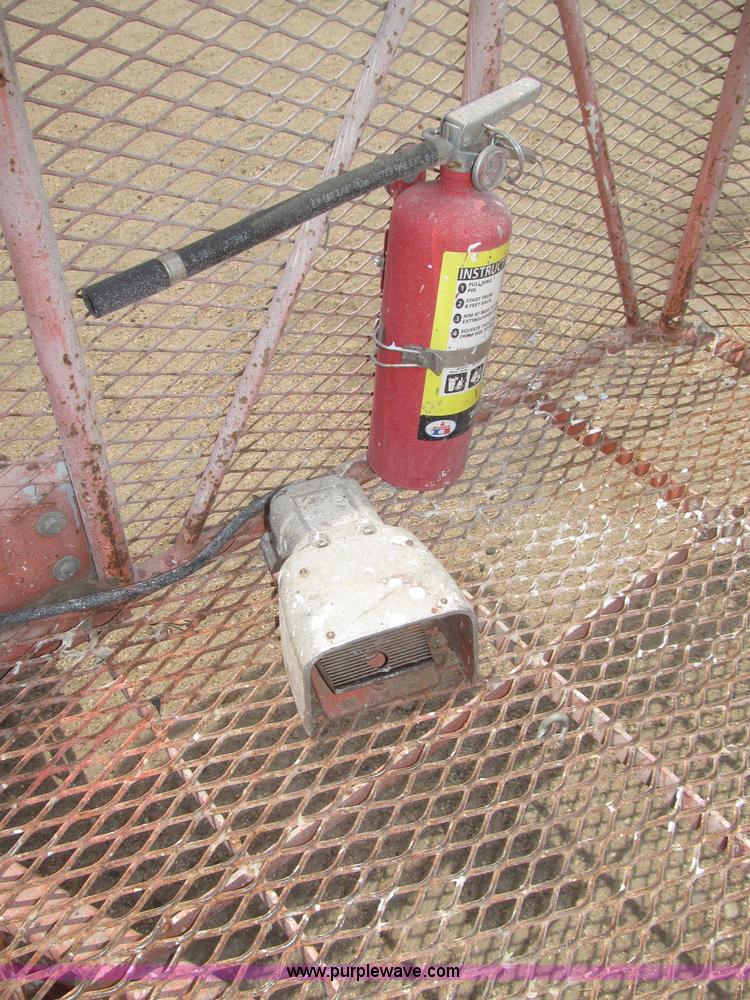 image for item B5498 1999 JLG 40H telescoping boom lift