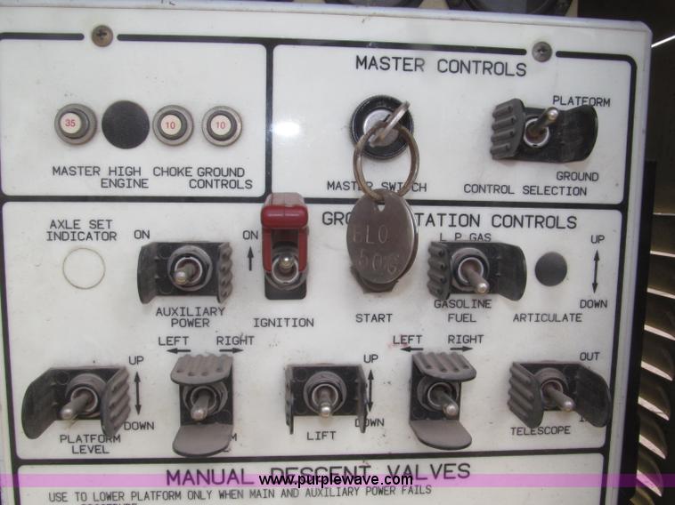 image for item B5498 1999 JLG 40H telescoping boom lift