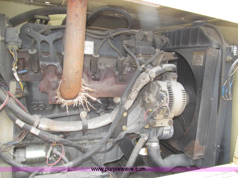 image for item B5498 1999 JLG 40H telescoping boom lift