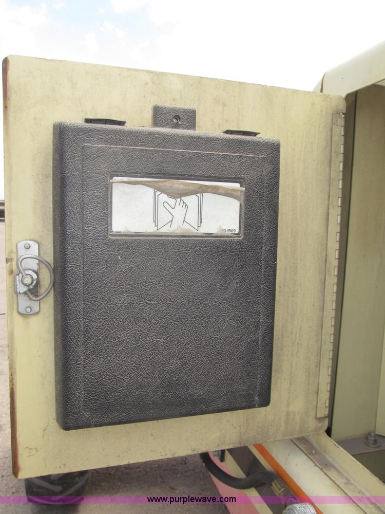 image for item B5498 1999 JLG 40H telescoping boom lift