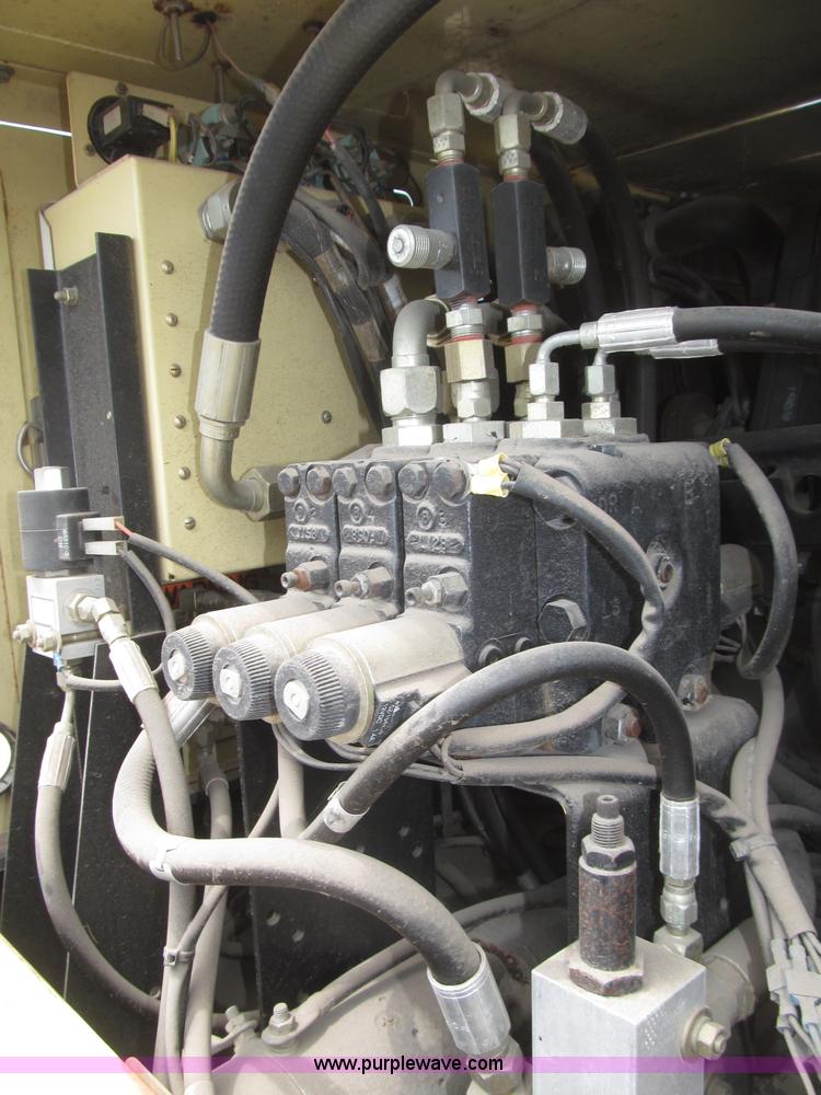 image for item B5498 1999 JLG 40H telescoping boom lift