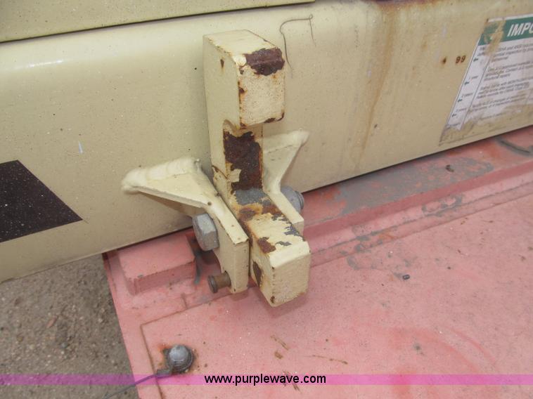 image for item B5498 1999 JLG 40H telescoping boom lift