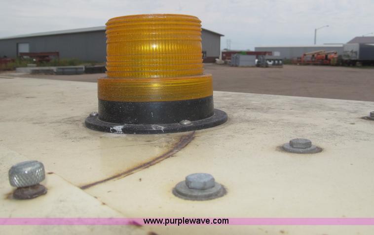 image for item B5498 1999 JLG 40H telescoping boom lift