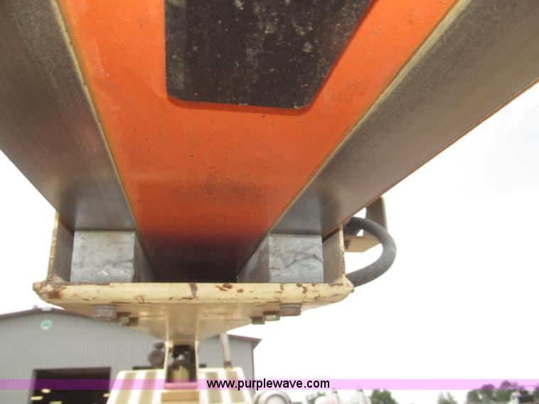 image for item B5498 1999 JLG 40H telescoping boom lift