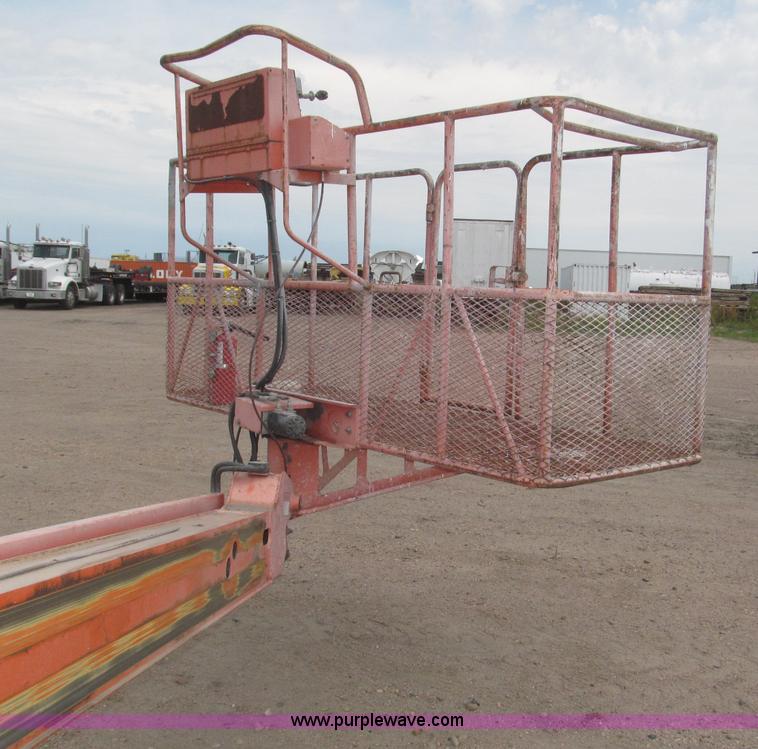 image for item B5498 1999 JLG 40H telescoping boom lift