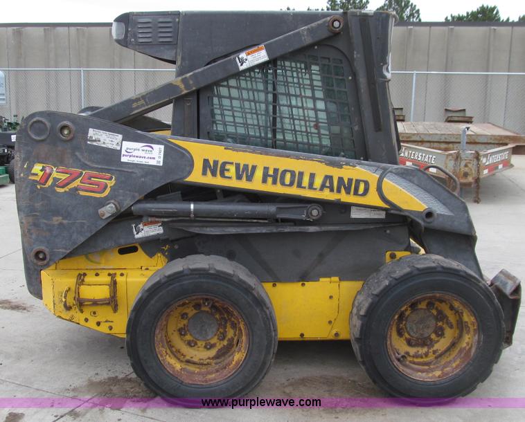 image for item D7427 2008 New Holland L175 skid steer