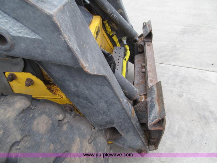 image for item D7427 2008 New Holland L175 skid steer