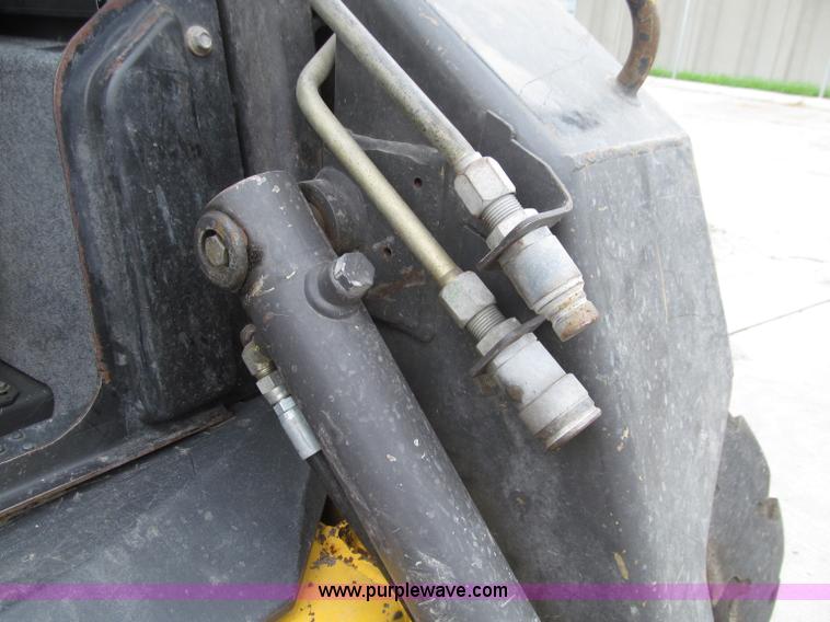 image for item D7427 2008 New Holland L175 skid steer