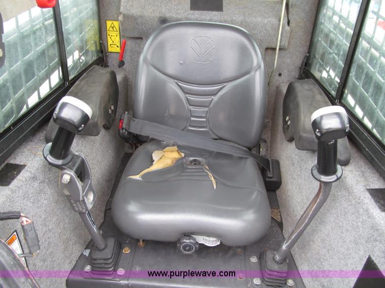 image for item D7427 2008 New Holland L175 skid steer