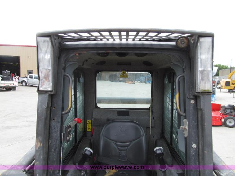 image for item D7427 2008 New Holland L175 skid steer