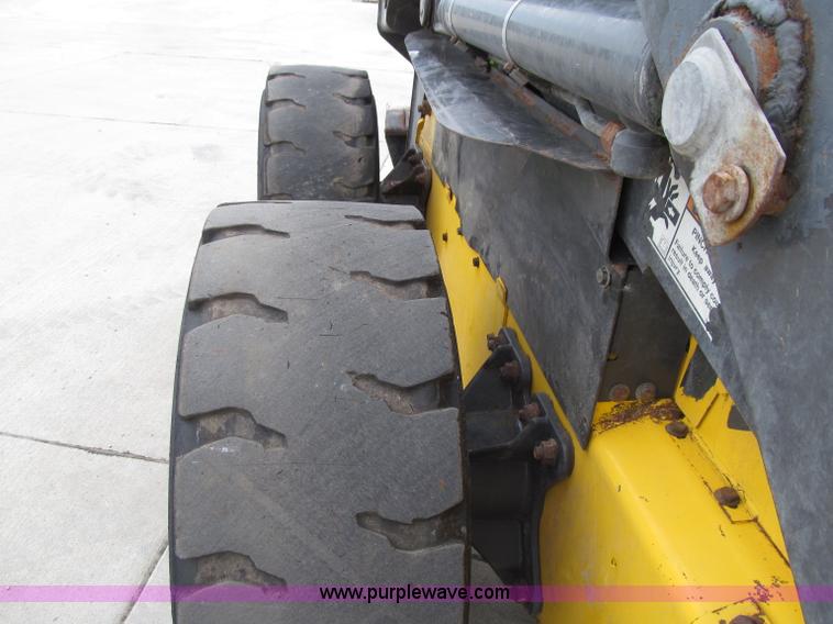 image for item D7427 2008 New Holland L175 skid steer