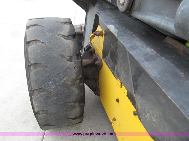 image for item D7427 2008 New Holland L175 skid steer