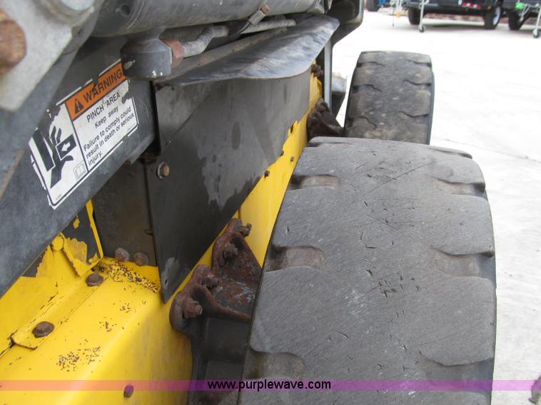 image for item D7427 2008 New Holland L175 skid steer