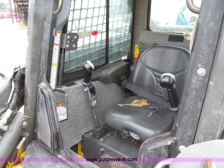 image for item D7427 2008 New Holland L175 skid steer