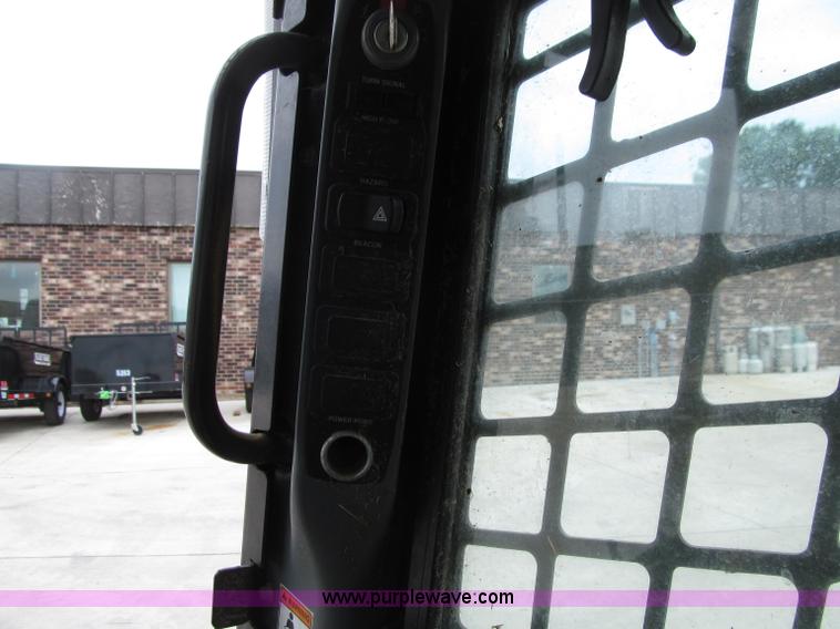 image for item D7427 2008 New Holland L175 skid steer